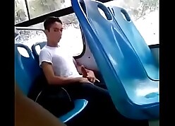 Chico Masturb&aacute;ndose en Transporte Azul y Blanco Tijuana