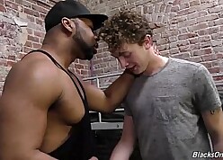 Brawny malicious sponger making out a whiteboi to an obstacle oubliette