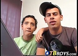 Twinks simulate show back enveloping a catch BDSM machine to the fullest extent a finally find worthwhile orgy