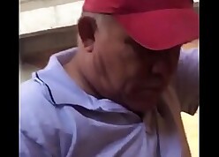 Agarrandole deject verga deject maduro