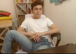 adolecente cachondo se toca frente a wepcam