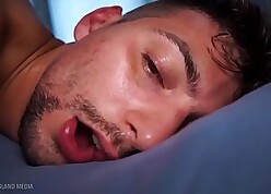 Barbud&atilde;o tendo sexo selvagem com o novinho
