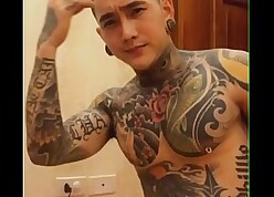 Hotboy xăm trổ turn h&agrave;ng tr&ecirc;n Blued gợi t&igrave;nh