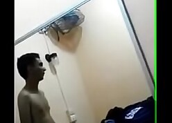 Me invito a ver una pelicula porno xxx al B & B y aprovecha a cojerme riquisimo por el culo